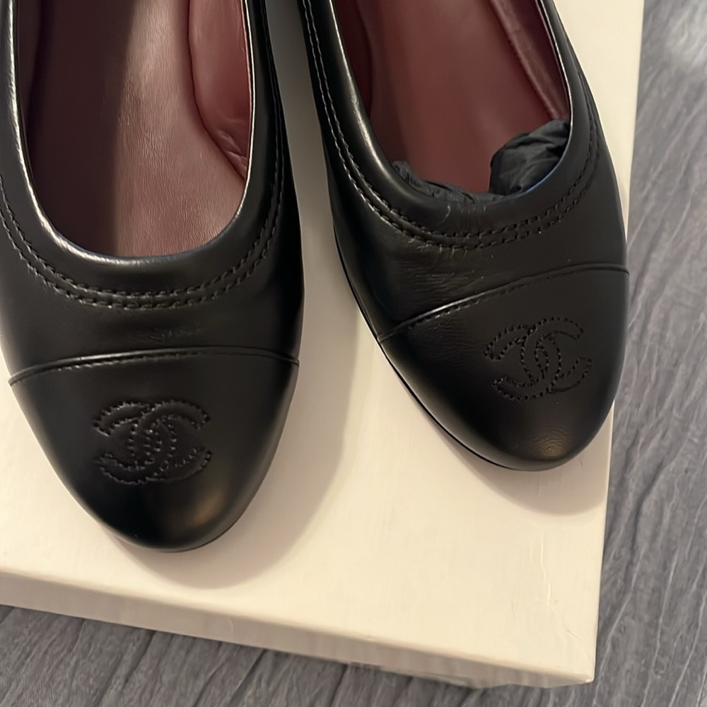 CHANEL Classic Black Leather Loafers - Picture 2 of 4